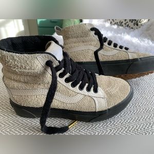 Van’s Off The Wall Sk8-Hi. Sz ladies 6.5. Cream.